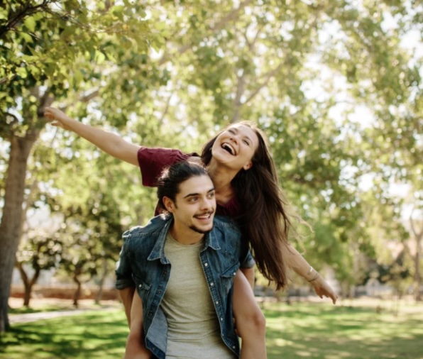 Casal em um momento feliz